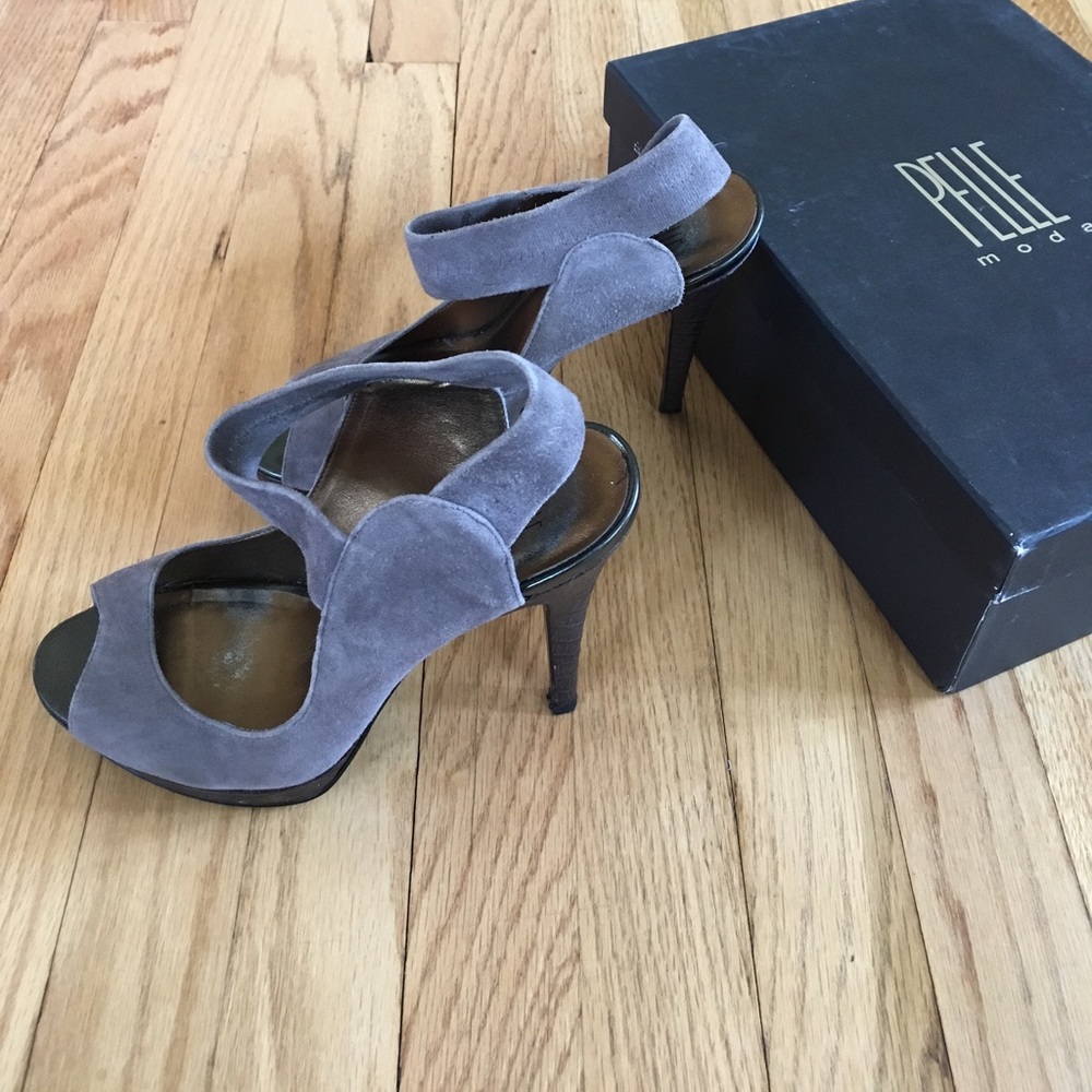 Pelle Moda Issa Platform Strappy Kid Suede Sandal in Granite Size 9M